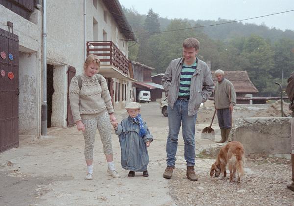 Der Reitstall von Nanou (Monday, 01. January 1990) Bilder vom Reitstall von Nanou, von Steven Judge, Frau und Kind beim Ponyreiten und schliesslich ein Photo vom...