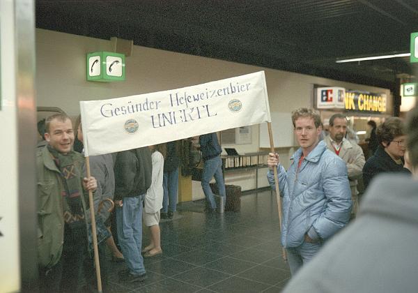 19900501_193300_fuji100_2_scan Bilder von einem kurzen Trip nach Barcelona, von Wolfgang nach seinem USA Aufenthalt und von Ulrich und mir am Fort St....