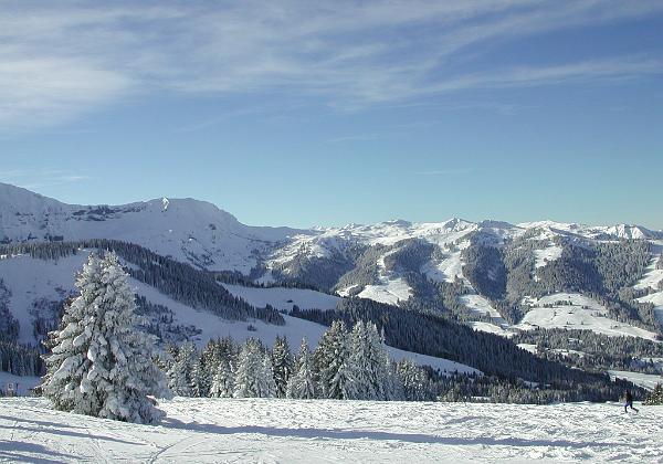 Skiing in Contamines (Saturday, 24. January 2004) Skiing with the usual crowd (Pete, 2* Mark, Keith, Ray, Holger, AnneCe and Jorg) in Contamines. Loads of snow but the...