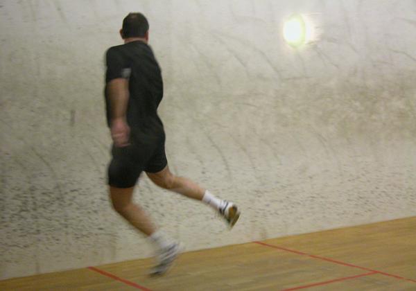 The ESRF Squash tournament (Friday, 12. March 2004) There was the ESRF squash tournament. The winner in the female and male section are both called Klora - Wow. But Darren...