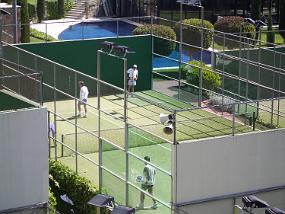 IMGP1413 So eine Art kleines Tennis in der Nähe der Cosmo Caixa