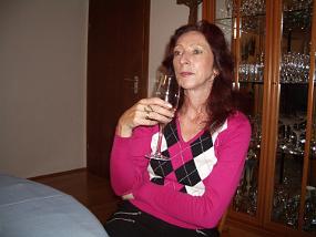 IMGP4138 Betina bringt ein Geschenk