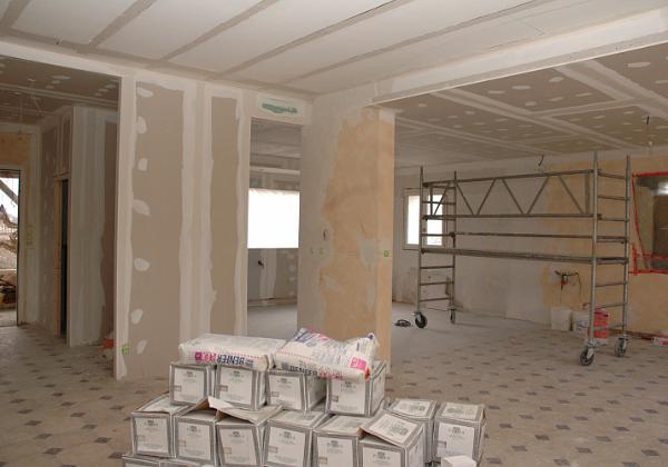 20060218_crolles Les travaux avancent. Le ventre de Marie aussi.