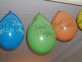 les ballons !! bon anniversaire en italien !!