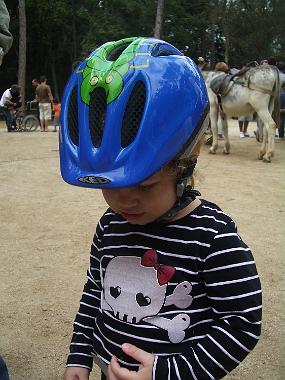 Elsa contente avec son casque ;-)