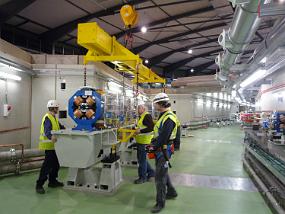 Installation of a girder