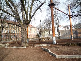 Schulspielplatz aber allen zugänglich.