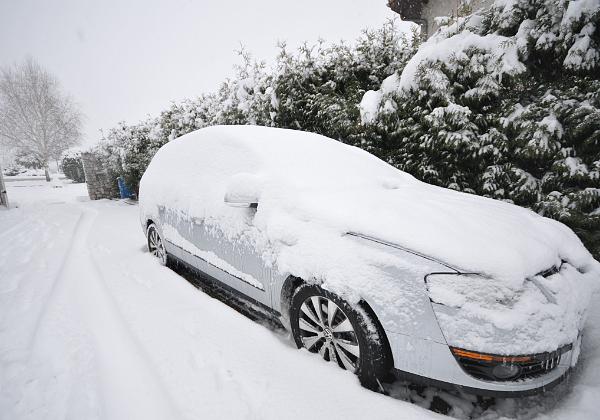 Snowed in (Monday, 04. January 2010) One more day was not counting with heavy snow falls during the night. Coming back from Pierre and Anna was kind of an...
