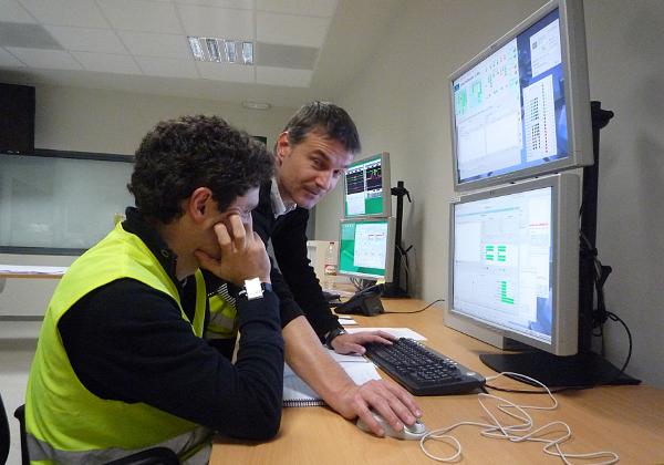 Commisisoning (Monday, 11. January 2010) We are commissioning the booster for the moment. The first 1000 turns are done but we have not yet switched on the RF....