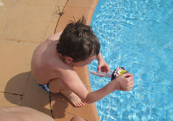 Piscine (Saturday, 15. March 2014) Elle est encore assez froid