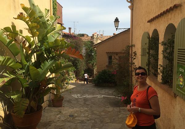 Bormes les Mimosas (Sunday, 03. May 2015) Nächster kleiner Ausflug nach Bormes les Mimosas. Die Strasse von Manosque nach Bormes is beeindruckend und der Ort is...
