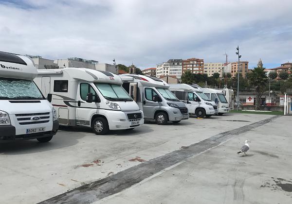 A Coruna (Friday, 18. August 2017) A Coruna is great - we park at the Marina, go with the Scooters to the lighthouse and the aquarium